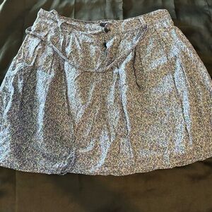 Gap mini skirt with blue floral print lined with pockets size 10